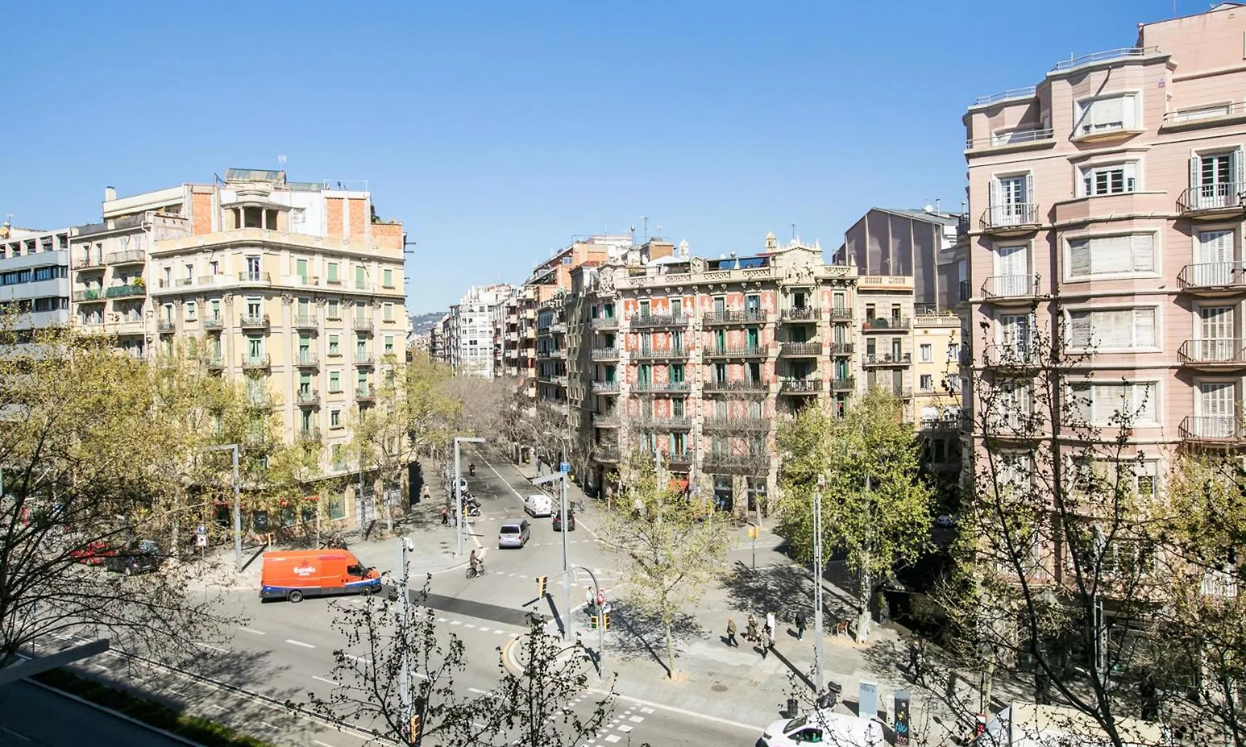 31Par1008 - Mediterranean Style Apartment Barcelona Spain