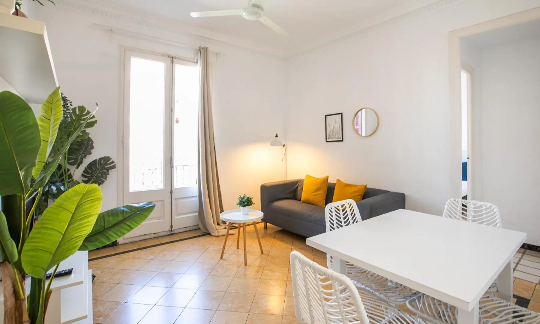 31Par1110 - Mediterranean Style Apartment